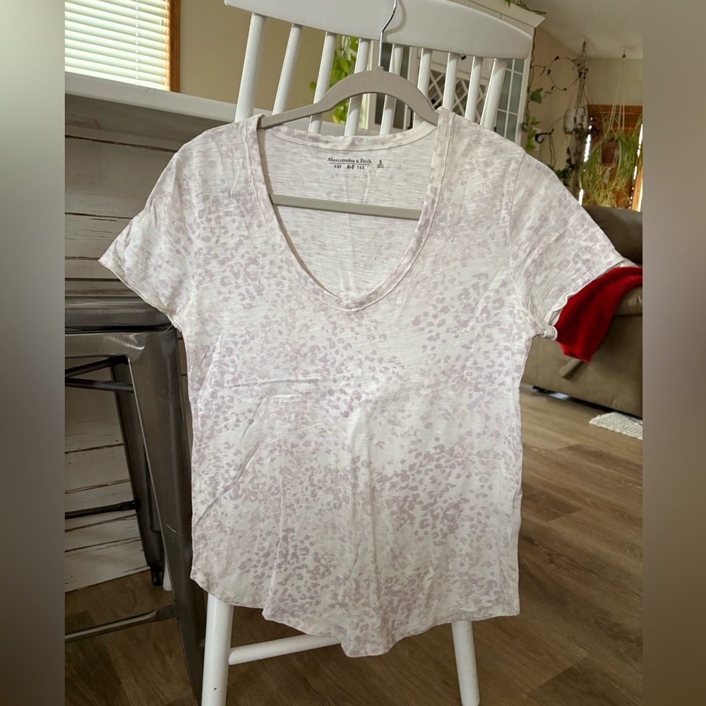 Abercrombie tee size small